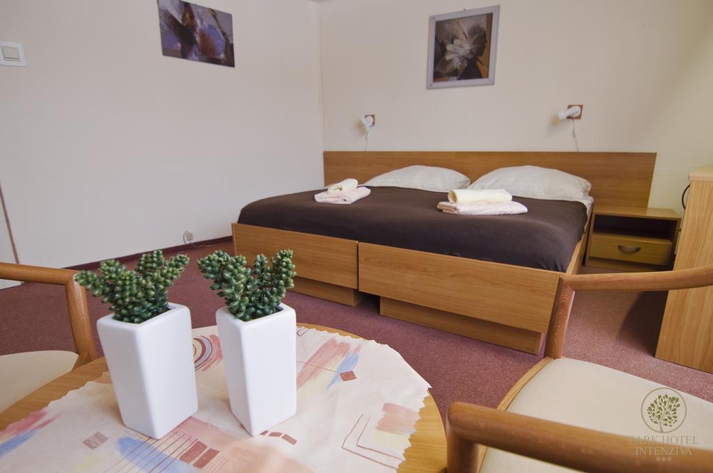 InterSport Hotel Stupava Buitenkant foto